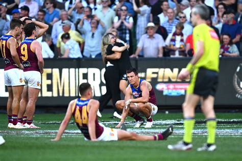 Magpies defeat Brisbane Lions by four points in classic AFL .